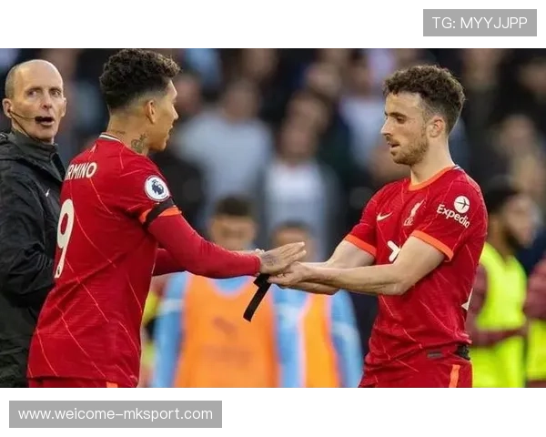 红军锋线新王登基？伊萨克合练照片太顶了！，伊萨克战争