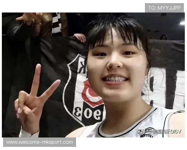 裙子护具都不耽误拍照营业，李月汝就是这么飒！，李月汝生活照